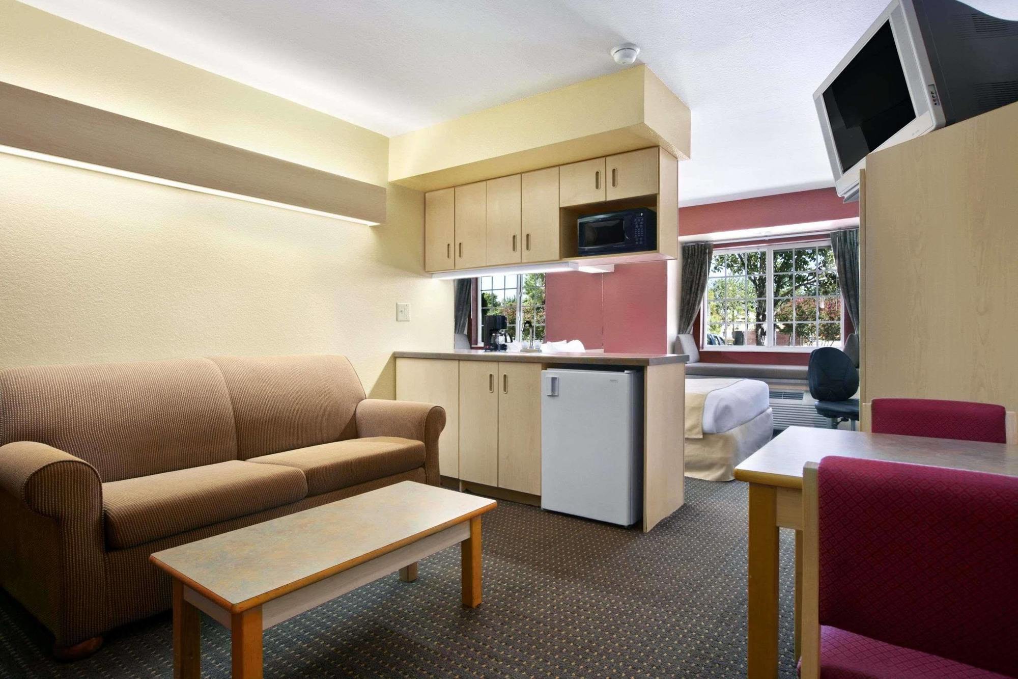 Microtel Inn & Suites Baton Rouge Rum bild