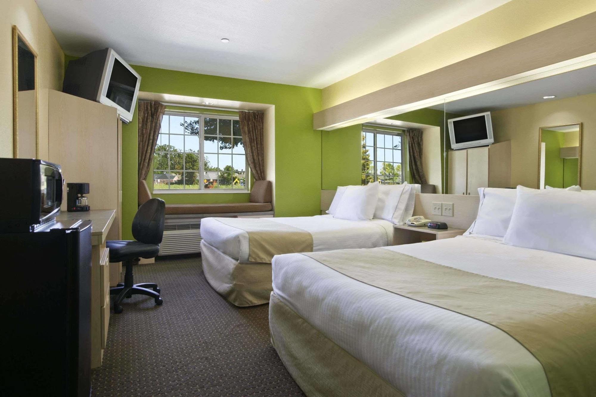 Microtel Inn & Suites Baton Rouge Rum bild